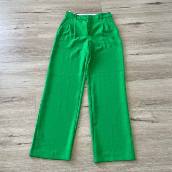 Aritzia Green Women's Pants - Picture 2 of 5